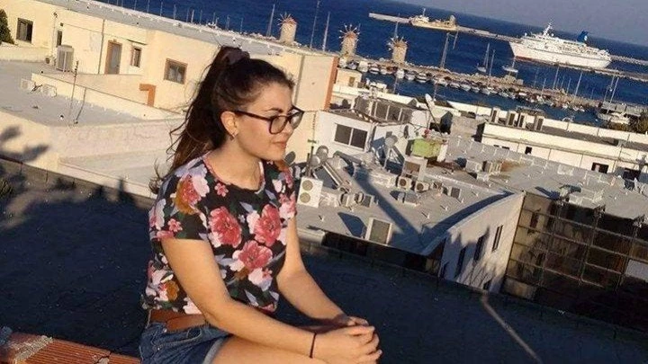 Ρόδος: Στον εισαγγελέα οι δύο κατ’ ομολογίαν δολοφόνοι της νεαρής φοιτήτριας